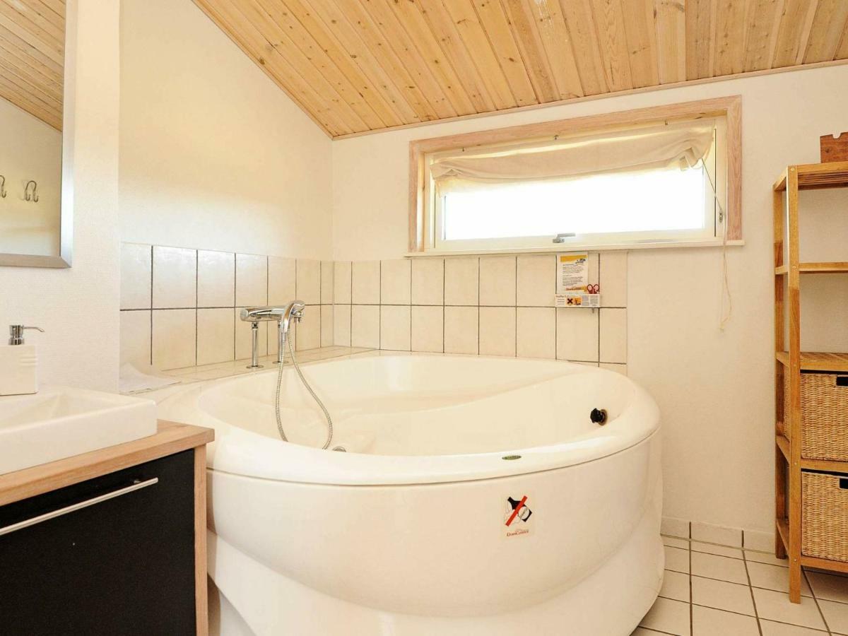 8 Person Holiday Home In Fan Fano Exterior photo